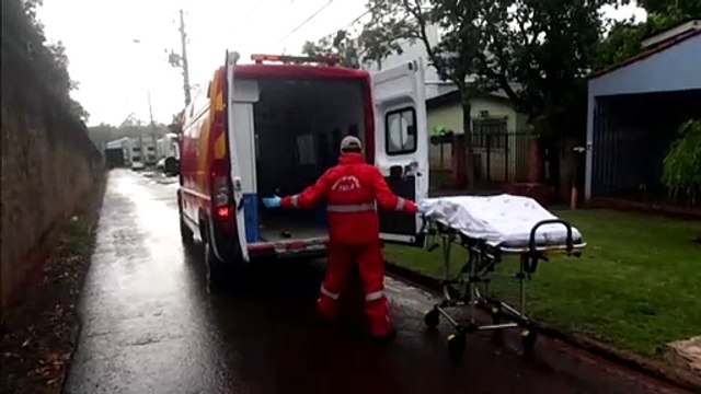 Idosa é socorrida após sofrer queda no Bairro Pacaembu