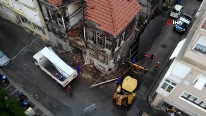 Üsküdar'da çöken eski bina havadan görüntülendi