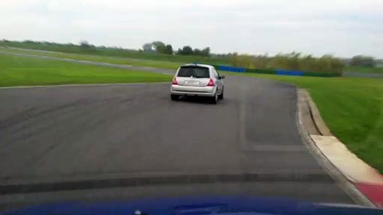 Mini glissade à Magny-Cours piste club