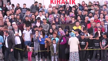 Midibüs'te sıkışan şoförü itfaiye kurtardı