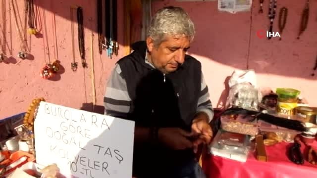 Burhaniye'de zeytin çekirdekleri tespih, odunları ise takı oldu