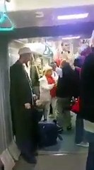 Metroda cübbe giyen vatandaşa taciz tepki çekti