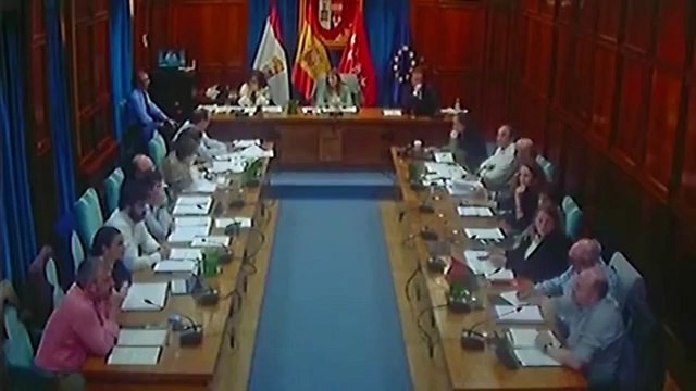 Podemos equipara al prior del Valle de los Caídos con Otegi para defender la censura de sus charlas