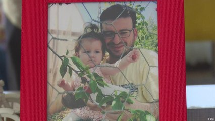 امرأة تركية اختفى زوجها ثم ظهر في سجن بتهمة انقلابية