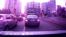 Trafikte yaşanan tartışma kameraya yansıdı