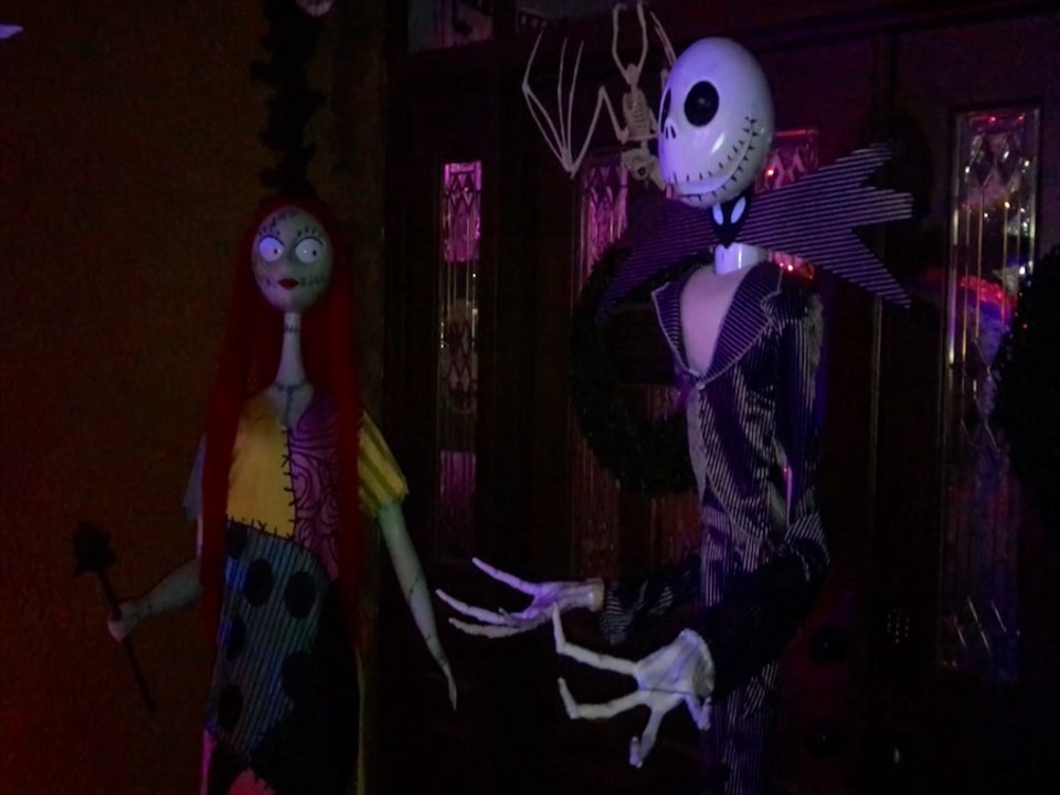 SNOW! Nightmare Before Christmas House now has snow on weekends - ABC15 Digital