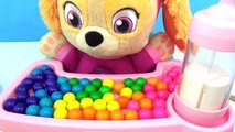 Paw Patrol SKYE Comiendo Gumballs Arcoiris en Su Silla Mágica