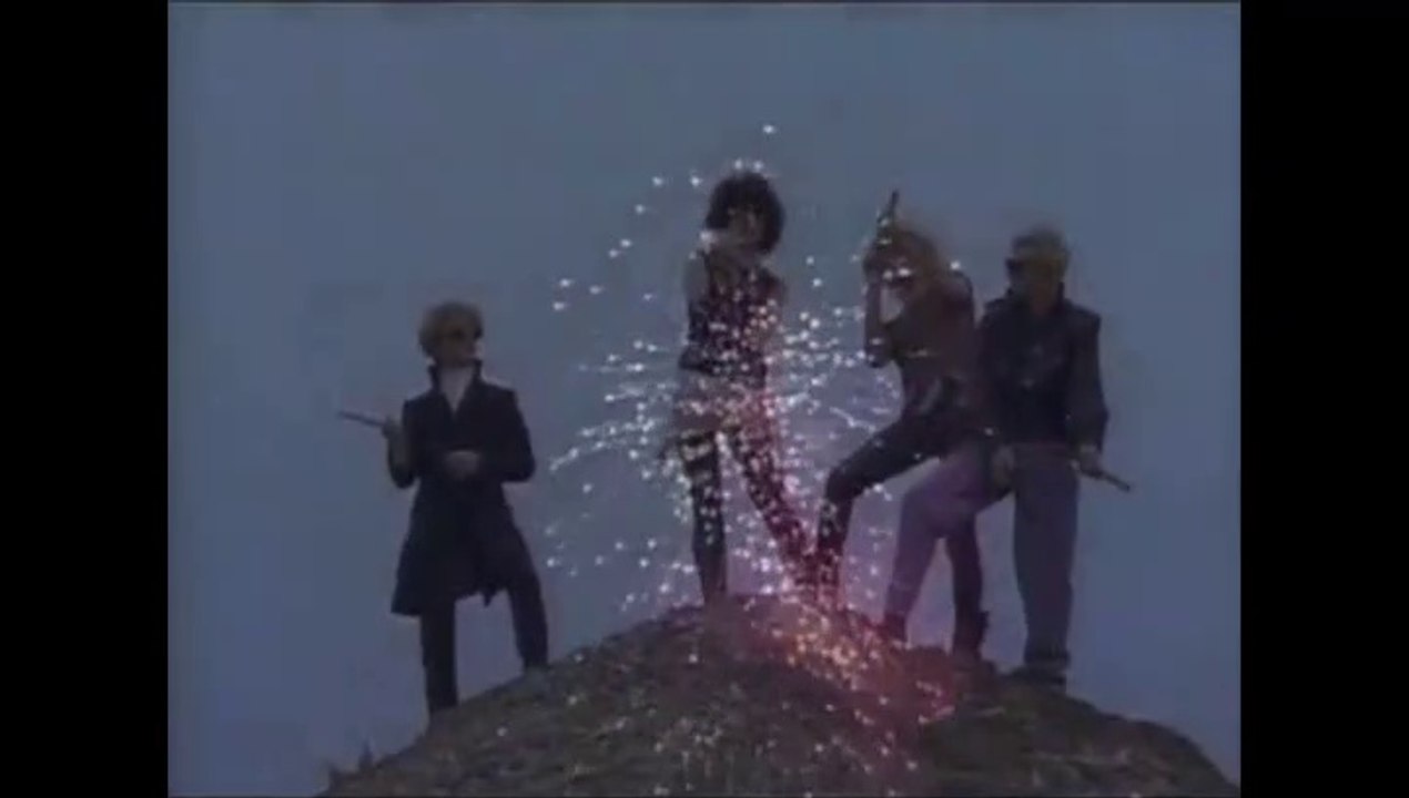 SIOUXSIE & THE BANSHEES – "FIREWORKS" (Promo video, 1982)