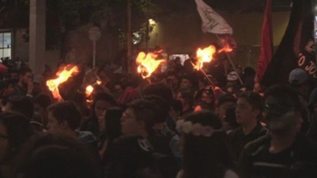 Estudiantes colombianos protestan contra la corrupción y violencia que azota el país