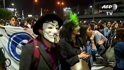 Marcha de disfraces en Colombia por recursos para educación pública