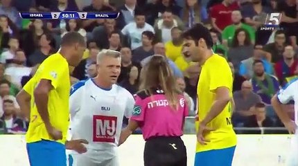 Fotoğraf çektirmek için sarı kart gösterdi