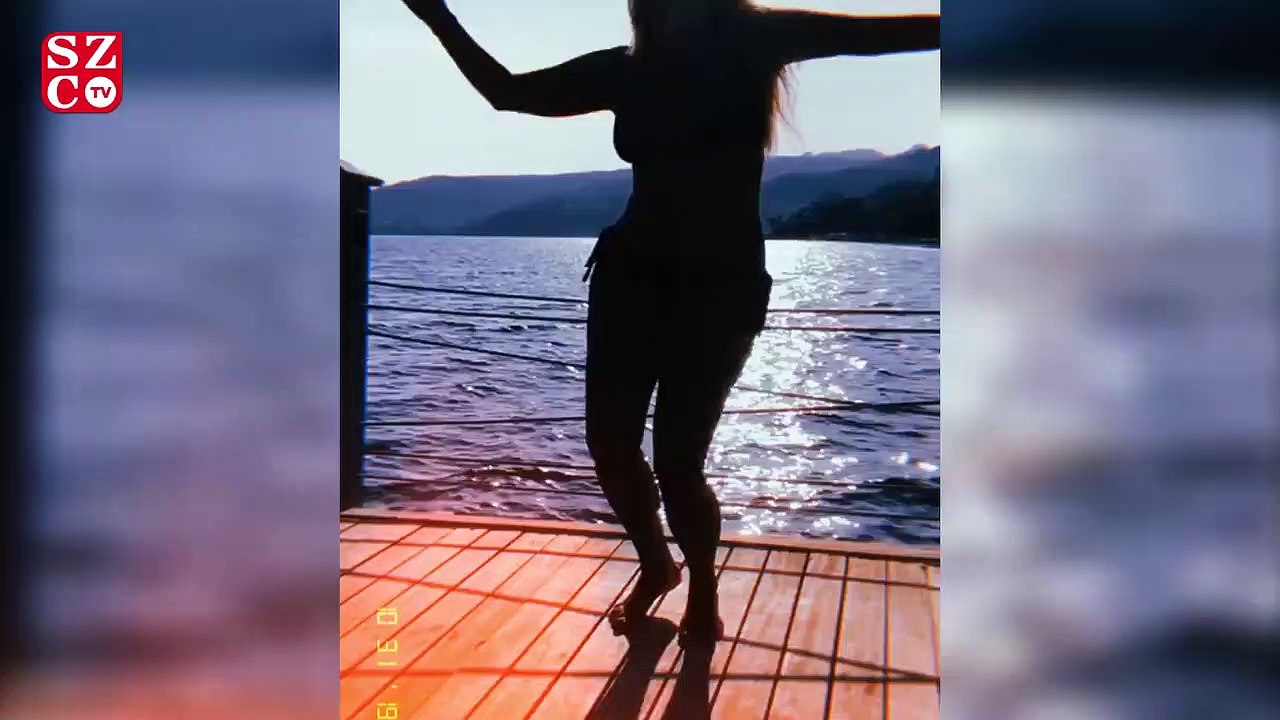 Yonca Evcimik’ten bikinili performans