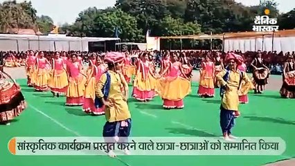 मलखंभ की प्रस्तुति देख मंत्री ने दिए 21 हजार रु