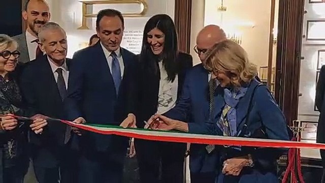 Appendino - In piazza San Carlo apre il nuovo negozio Biraghi. (29.10.19)
