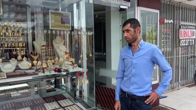 Silahlı soygunda çalınan 3 kilo altınına kavuşan kuyumcunun mutluluğu