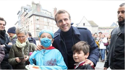 Emmanuel et Brigitte Macron à Honfleur : ils posent avec des enfants pour Halloween !