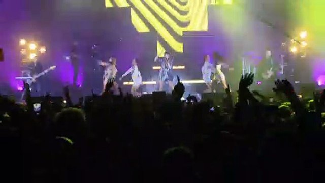 Aitana hace que Sevilla vibre con su voz