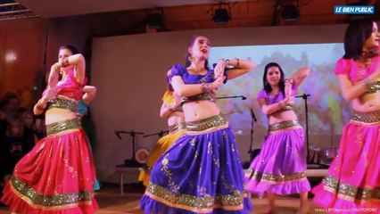 Un jour de Foire, une vidéo : méditation et festival de couleurs au pavillon indien