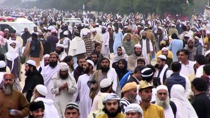 Milhares protestam nas ruas do Paquistão