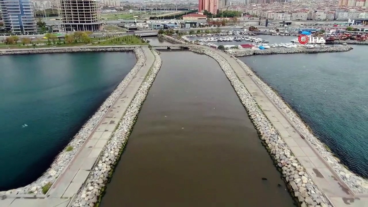 Zeytinburnu'ndan Marmara Denizine Çamur Aktı