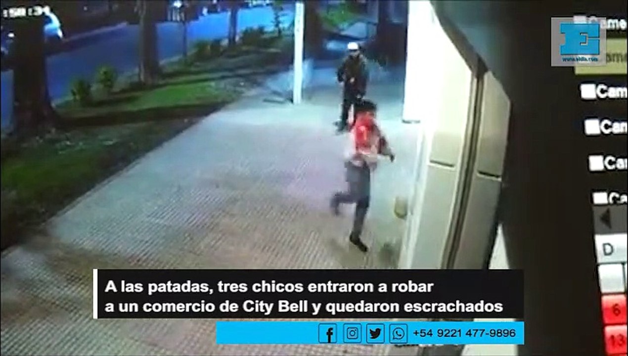 A las patadas, tres menores robaron una agencia...