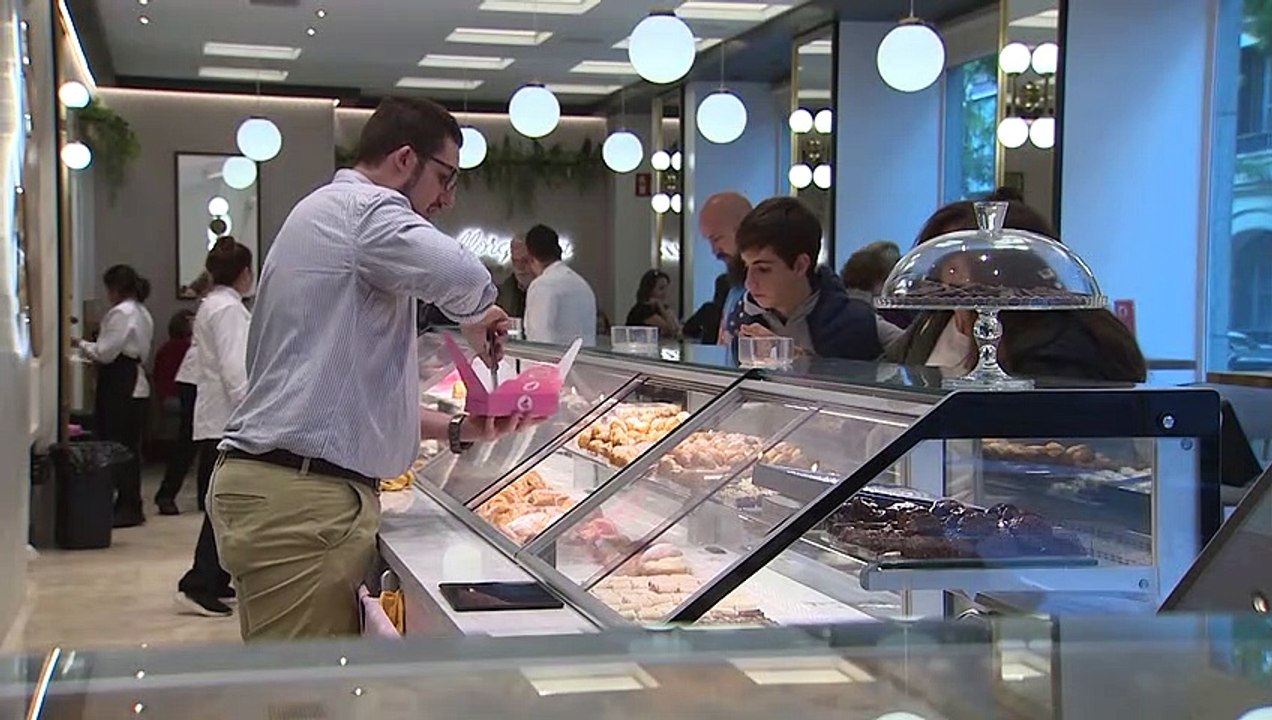 Buñuelos y huesos de santo, dulces protagonista...