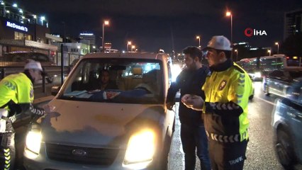 Çakarlı araçlara yönelik uygulama akşam da devam etti