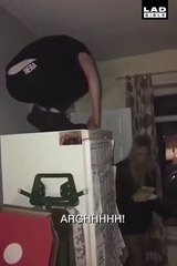 Il tente une blague très risquée... Enorme gamelle