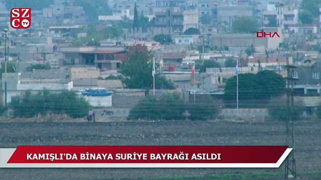 Kamışlı'da binaya Suriye bayrağı asıldı