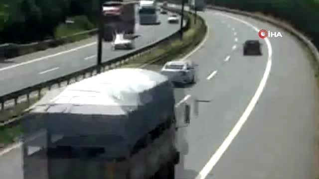 Kocaeli'de hatalı sollama yapan motosiklet sürücüsü metrelerce böyle sürüklendi