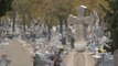 Madrileños acuden al Cementerio de La Almudena para 