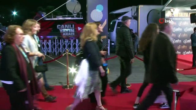 Altın Portakal Film Festivali Kırmızı halıda ünlüler geçidi