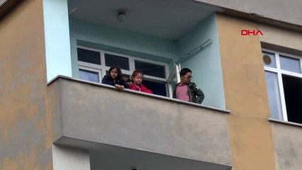 Bayrampaşa'da yangın; balkonda mahsur kalanlar kurtarıldı