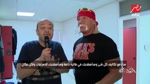 لقاء طريف بين عمرو أديب وأسطورة المصارعة هالك هوجان في كواليس WWE كراون جول ضمن فعاليات 