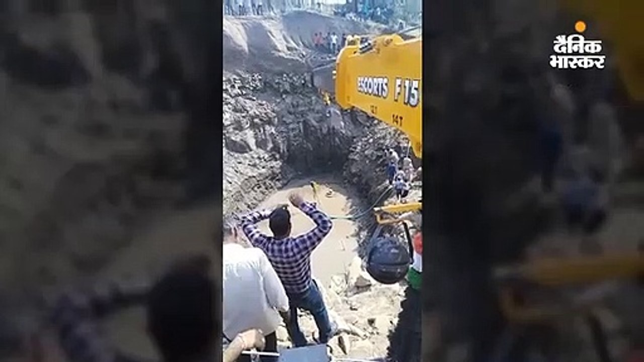 45 फीट गहरे गड्ढे में गिरा 9 फीट लंबा मगरमच्छ,...