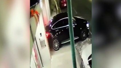 Escapa de un asalto sin piedad y por encima de sus atracadores