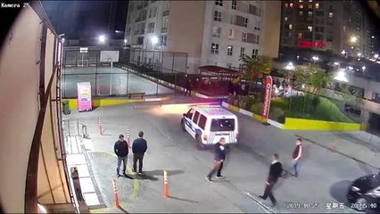 esenyurt'ta sitede günlük ev kiralama kavgası kamerada