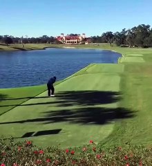 Download Video: Cet homme accidentellement tue un canard volant avec la balle de golf