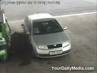 Roue de camion station essence
