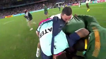 South Africa bench runs onto pitch after winning Rugby World Cup