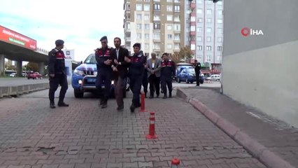 70 yaşındaki karı koca 22 kilo esrarla yakalandı