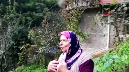 Trabzon yamaçtan kopan kaya kütlesi eve çarptı