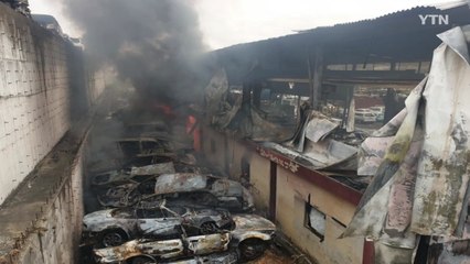 양산 폐차장에서 불...2층 건물 소실 / YTN