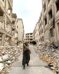 Birçok ünlünün Cadılar Bayramı'nı kutladığı sırada Sudan'a giden Gamze Özçelik'e övgü yağdı