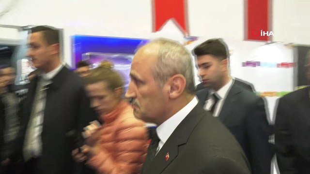 Ulaştırma ve Altyapı Bakanı Mehmet Cahit Turhan'dan akıllı kent uygulamaları standına ziyaret