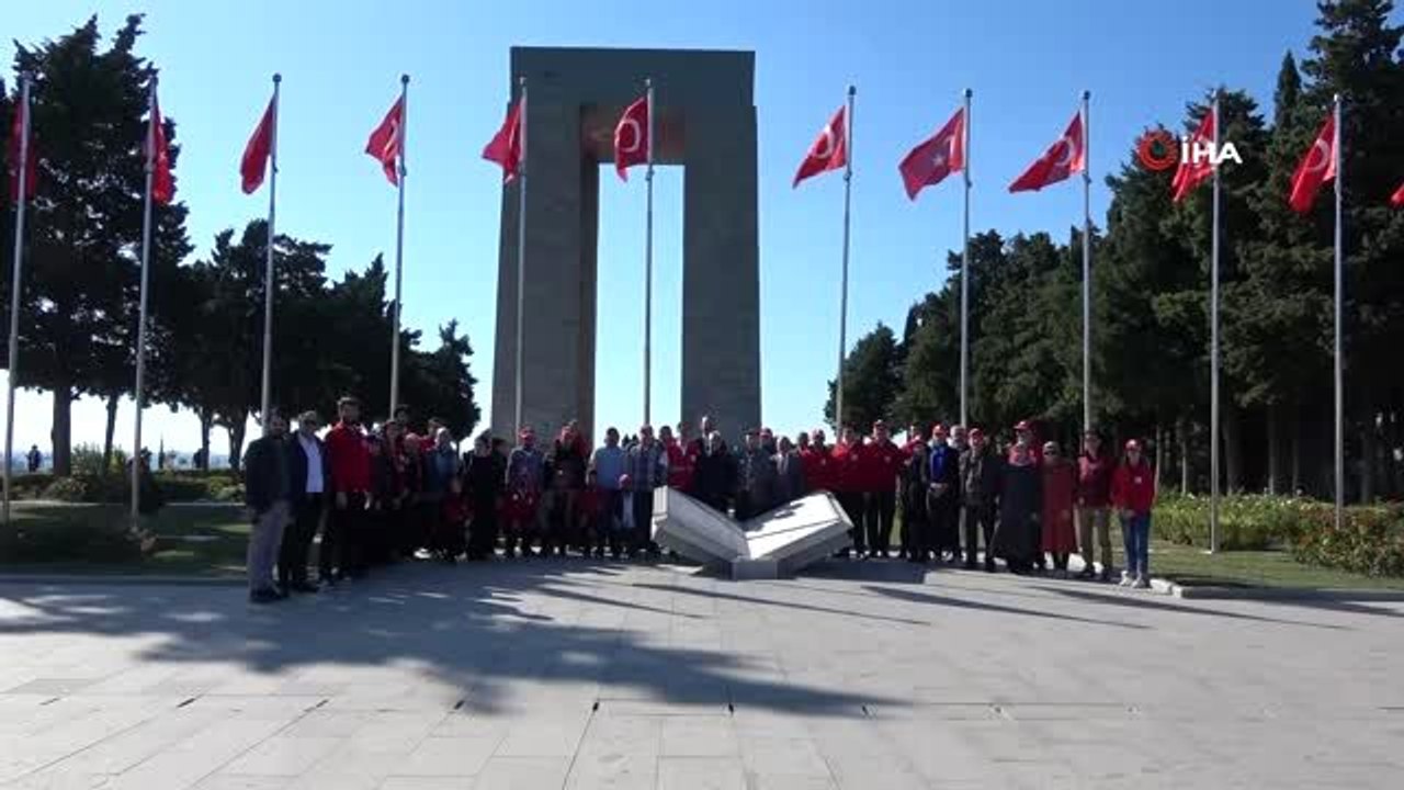 Suriyeli ve Iraklı Araplar, Çanakkale şehitliğinde atalarını ziyaret etti