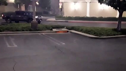 L'incendie se propage dans les égouts sous la route en Californie !