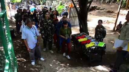 إعادة فتح الكهف التايلاندي حيث علق 12 صبيا ومدربهم امام الزوار