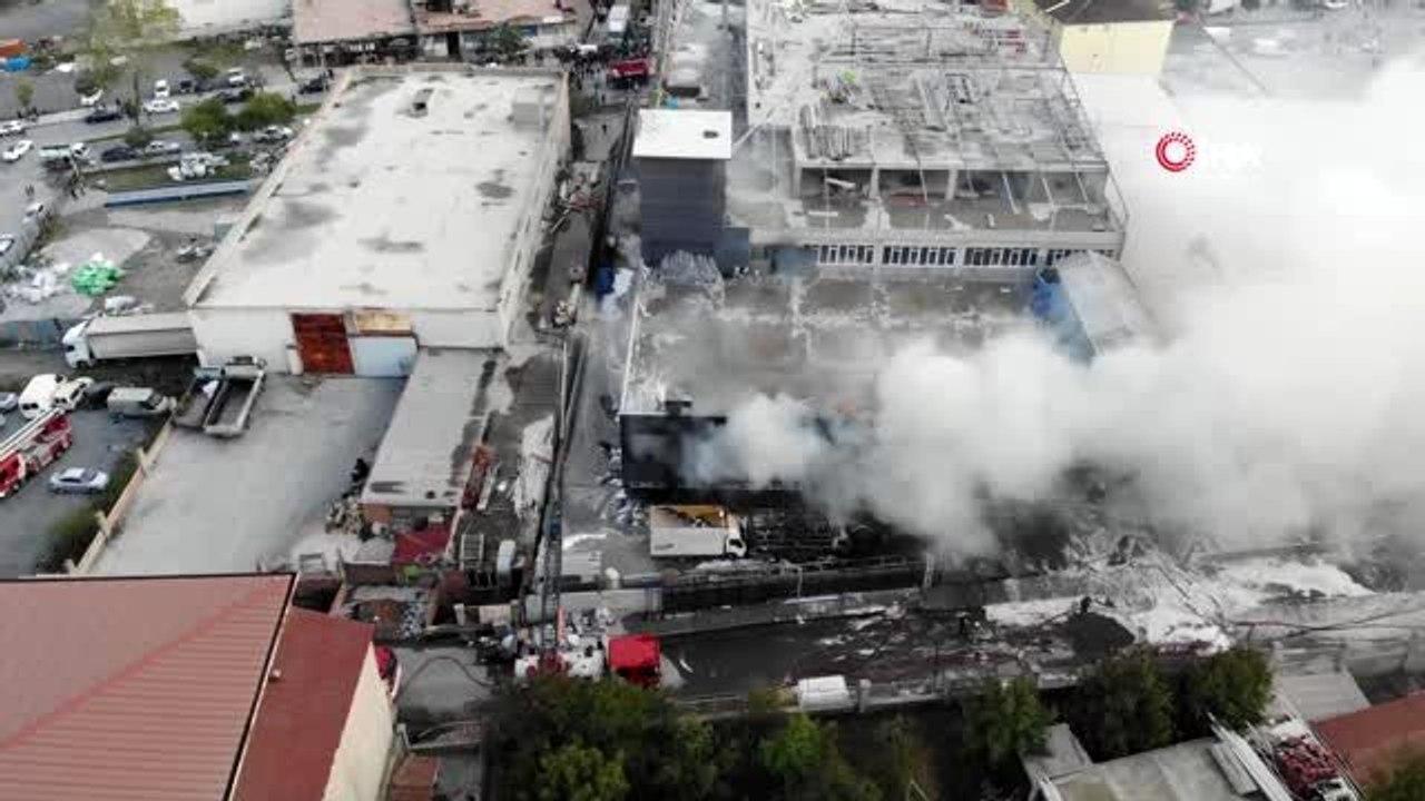 Arnavutköy'de mobilya imalat fabrikasında korkutan yangın