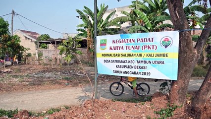 Indonésie: le défi de nettoyer la rivière Jambe recouverte de déchets